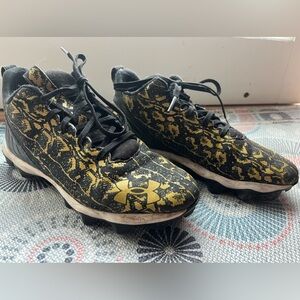 Under Armour Spotlight Black & Gold Football Cleat Shoes Youth 6